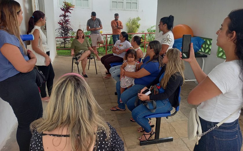 Após protesto, direção da Pestalozzi recebe mães na Santa Amélia