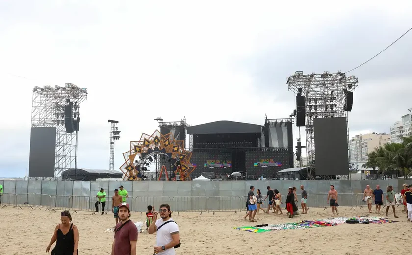 Bombeiros fazem última vistoria em estruturas para show de Shakira