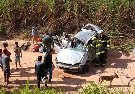 Acidente na BR-101 em Messias deixa um homem morto e quatro pessoas feridas