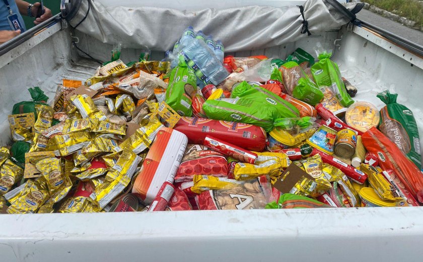Vigilância Sanitária apreende 900 kg de produtos estragados na Levada