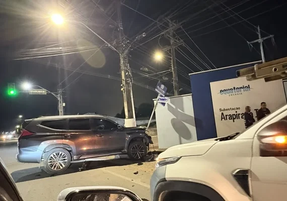 Mulher e criança ficam feridas após batida entre dois carros em Arapiraca