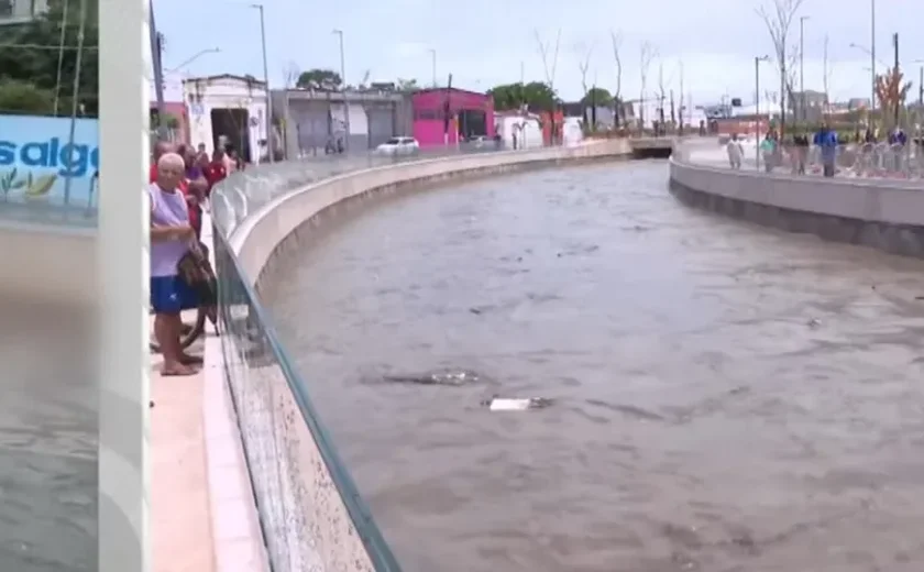 Corpo de homem é encontrado boiando no Riacho Salgadinho, em Maceió