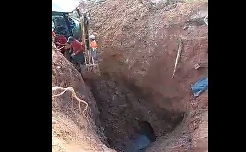 Homens  quase são  soterrados durante obra no Mutange