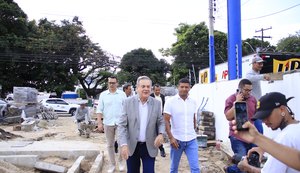 Ronaldo Lessa visita obras da Central de Flagrantes, no  Tabuleiro do Martins