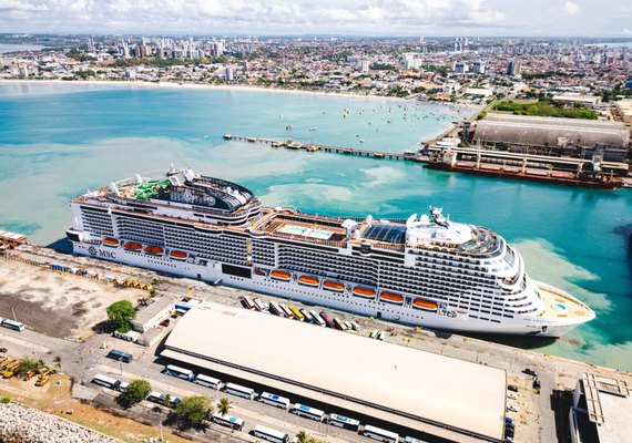 Maceió recebe cruzeiro MSC Grandiosa com mais de seis mil passageiros