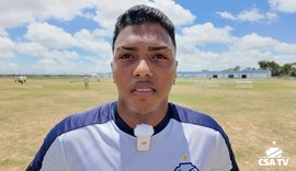 Jovens da base do CSA comentam treinamento com o elenco profissional