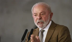 Lula zera imposto e subsidia diesel para conter alta do petróleo