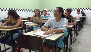 Mais de 20 mil alagoanos fazem exame para certificação dos ensinos fundamental e médio