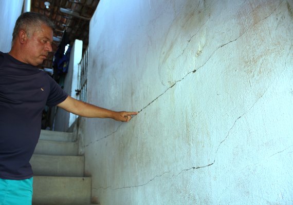 Rachaduras crescem após tremores no Mutange