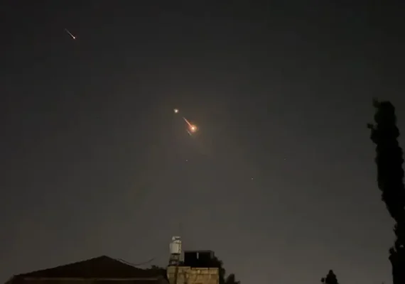 Irã ameaça novos ataques em caso de retaliação; Israel diz que responderá 'na hora certa'