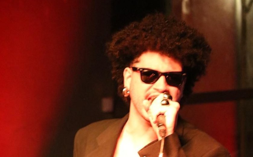 Cantor alagoano estreia nos palcos com show-tributo “Pedro Vermelho canta AMY”