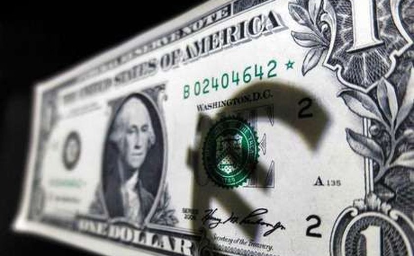 Dólar sobe 0,45% nesta sexta, mas acumula perda na semana