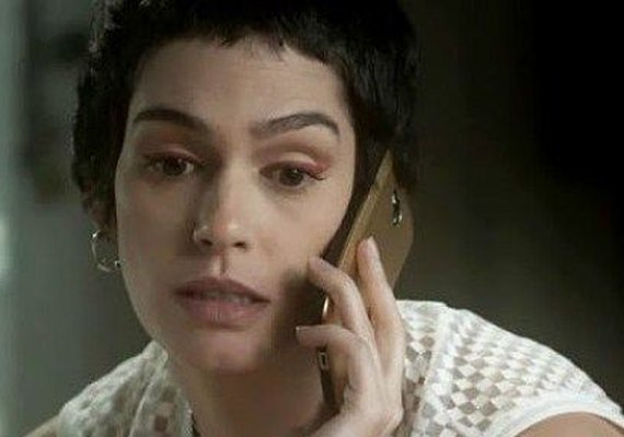 Flavia faz telefonema misterioso e gera suspeita de contato com Isabela