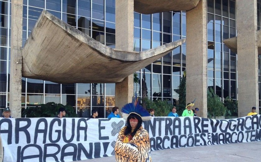 Índios acampam em frente ao Ministério da Justiça por reserva em SP