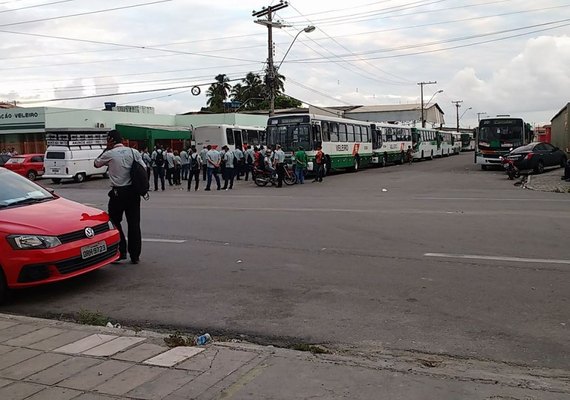 Rodoviários cruzam os braços para cobrar salários em Maceió e Rio Largo