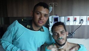 Zagueiro Neto da Chapecoense deixa hospital e embarca para o Brasil