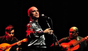 Edson Cordeiro lança CD de fado e realiza shows pelo Brasil