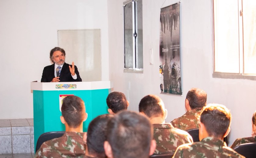 Desembargador Rosmar Antonni ministra palestra sobre crimes eleitorais para integrantes do Exército