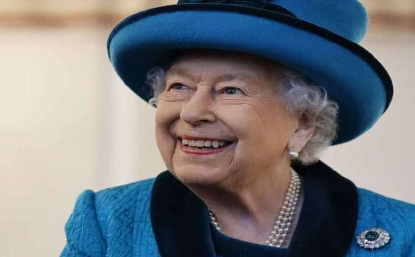 Rainha Elizabeth vai para hospital às pressas e é internada em Londres