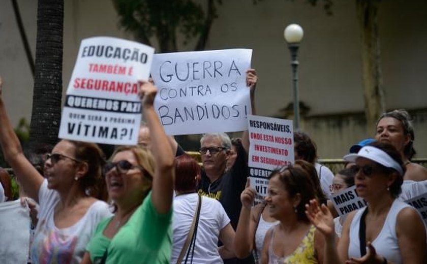 Moradores da zona sul do Rio vão às ruas em protesto contra violência