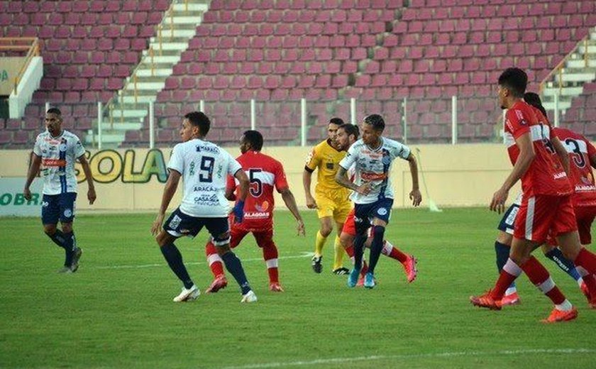 Galo perde para o Confiança e fica na sétima colocação na Série B