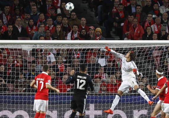 Júlio César elogia Mile Svilar: 'Pode ser o melhor goleiro do mundo'