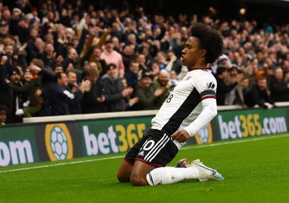 Fulham vence Nottingham Forest com golaço de Willian e assistência de Andreas Pereira