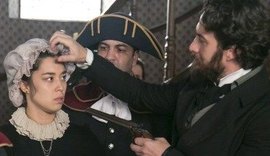 É hoje! Miss Liu é desmascarada e enfrenta Thomas, mas é presa em navio