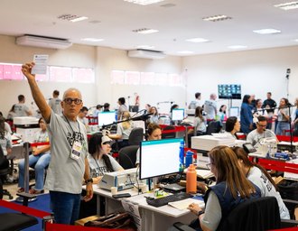 TRE/AL realiza auditorias em 23 urnas eletrônicas durante o segundo turno das Eleições 2026