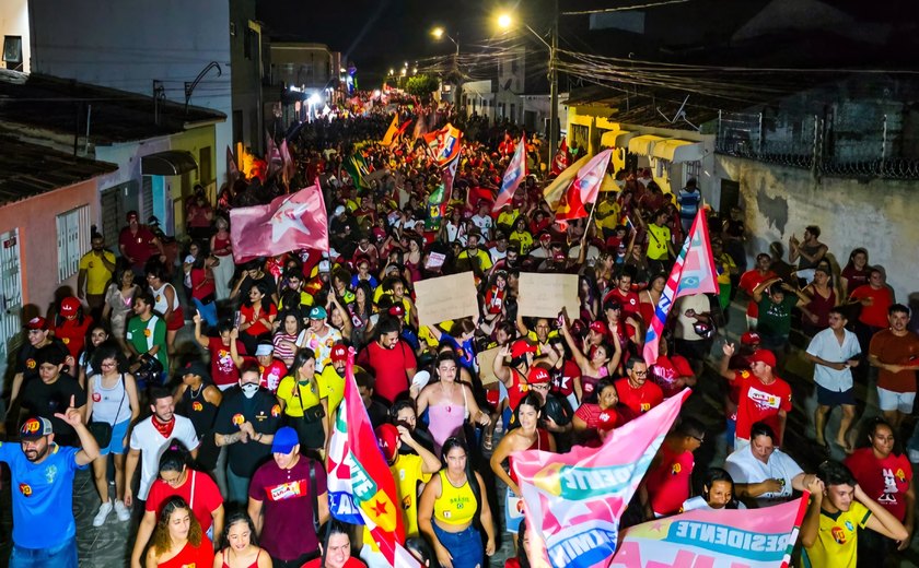 Caminhada pró-Lula reúne multidão nas ruas de Arapiraca