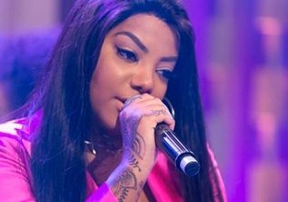 Ludmilla teve casa invadida no Rio de Janeiro. Jovem mostrou tudo na internet