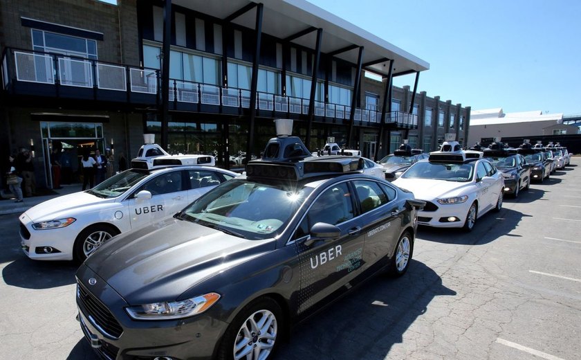 Após acidente fatal, Uber retoma testes com carros autônomos