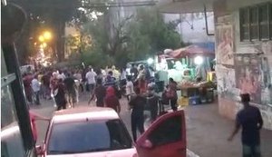 Queda de árvore em Maceió danifica veículos e provoca correria