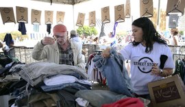 Campanha monta loja por um dia e doa roupas a 500 moradores de rua