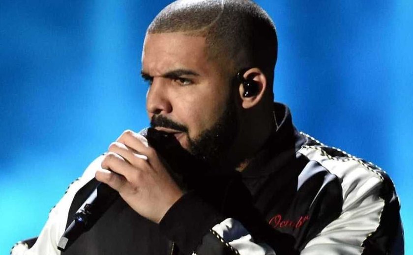 Drake tem colapso durante show, sai carregado e cancela parte da turnê