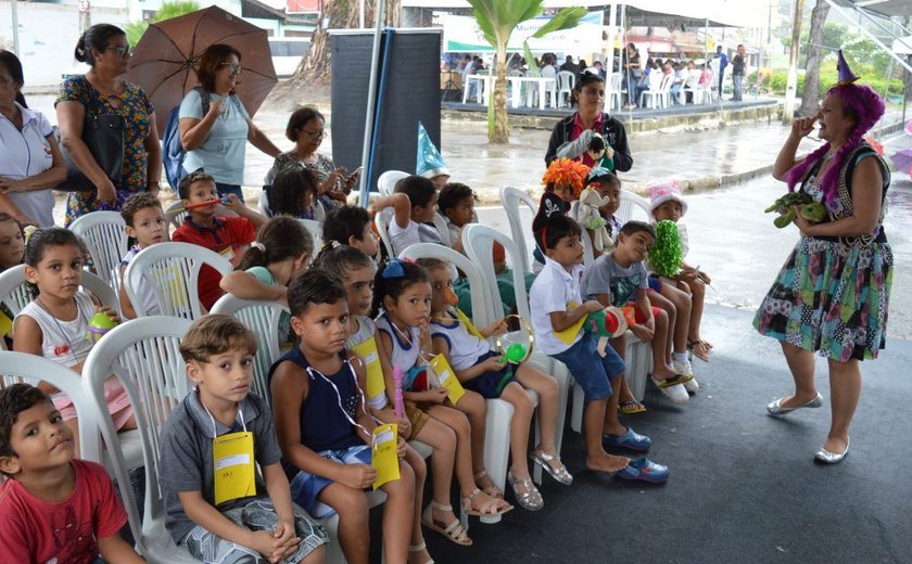 Estudantes participam da Festa Literária de Fernão Velho