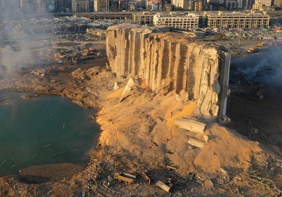 Bolsonaro anuncia missão de ajuda ao Líbano e convida ex-presidente Temer para chefia