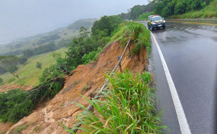 BRs de Alagoas têm ao menos quatro pontos de interdição por causa das chuvas
