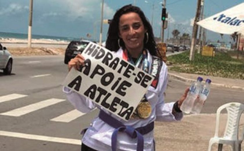 Atleta alagoana vende água mineral para disputar competições
