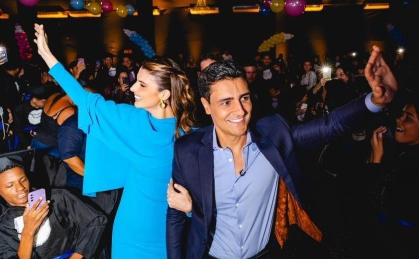 Em Londres, JHC e Marina Candia recebem estudantes da rede municipal para intercâmbio histórico