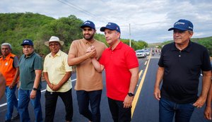 Governador inaugura trecho da AL-225 recuperado em 48 horas após fortes chuvas em Piranhas