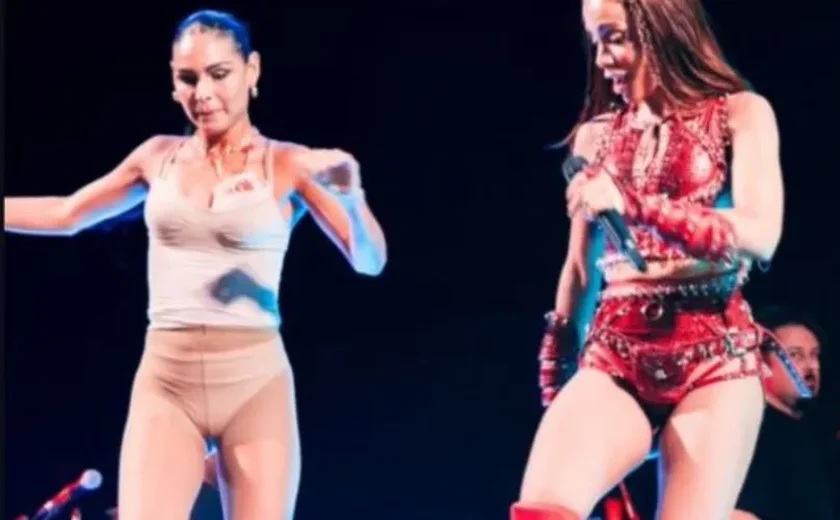 Cantora Anitta parabeniza dançarina alagoana durante apresentação em seu show em Recife