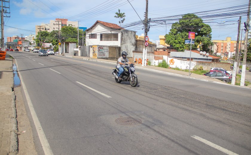 Obras de reparo asfáltico interditam trecho da Avenida Gustavo Paiva nesta sexta (14)