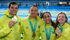 Brasil é ouro no revezamento 4x100m livre misto na natação