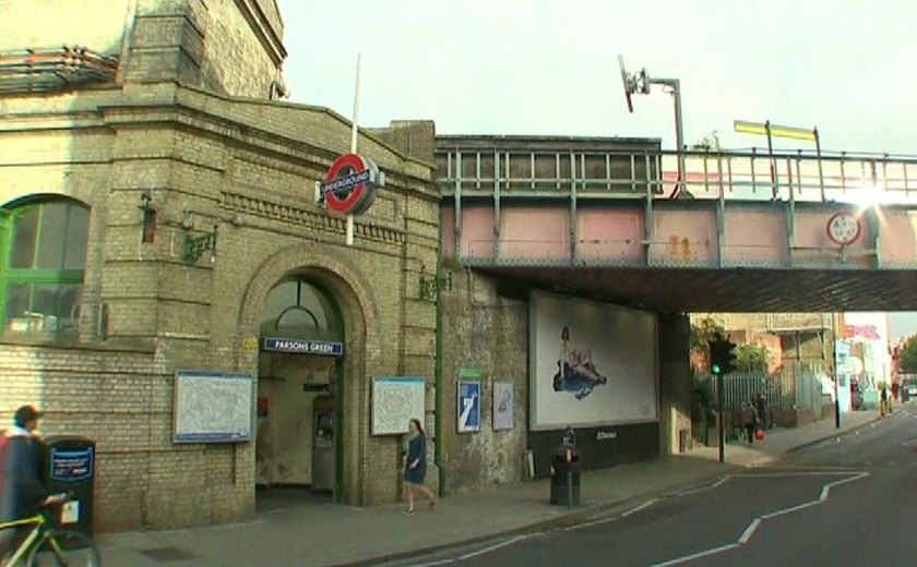 Suspeito de ataque a metrô em Londres é detido e estação é reaberta