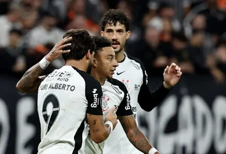 Corinthians derrota Peñarol para seguir 100% na Libertadores
