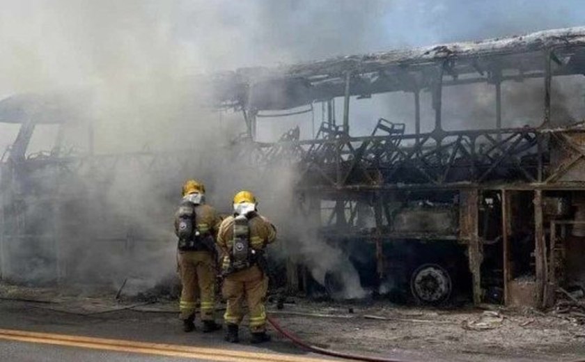 Incêndio atinge ônibus com 40 passageiros de Arapiraca em rodovia de Minas Gerais