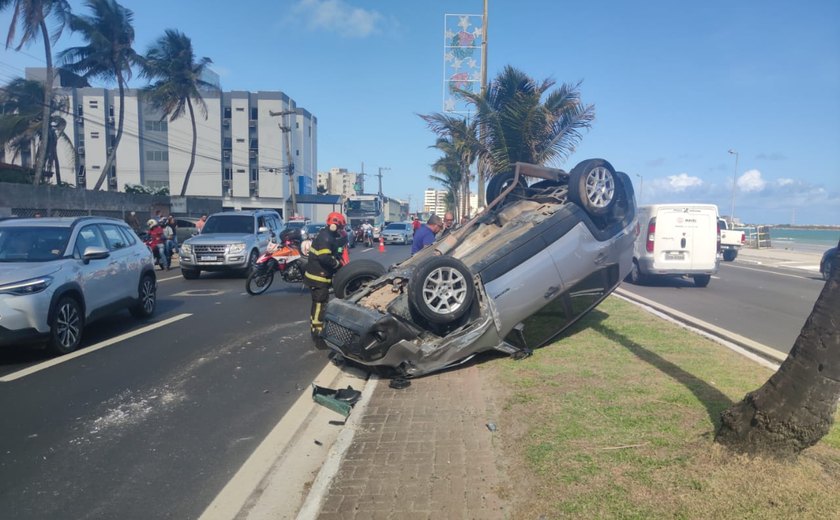 Bombeiros são acionados para capotamento na Avenida Assis Chateaubriand, no Prado