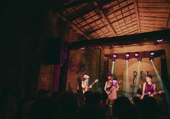 Rex Jazz Bar celebra 10 anos no Jaraguá com festa gratuita na rua e programação diversa