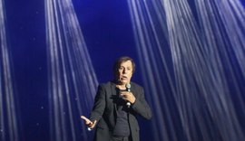 Ele está de volta! Tom Cavalcante chega a Maceió em agosto com “Tom ta on”